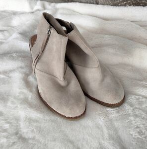 Dolce Vita Beige Clogs